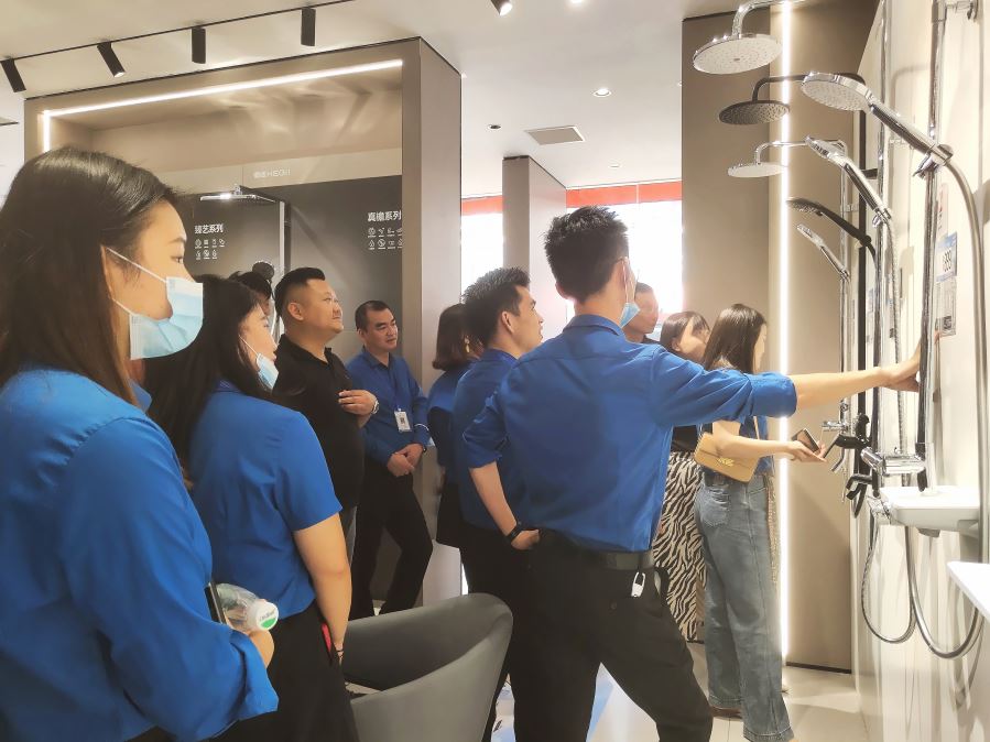 【第一娱乐】前进无止境，，，，，，服务无终点。。为品牌发声！